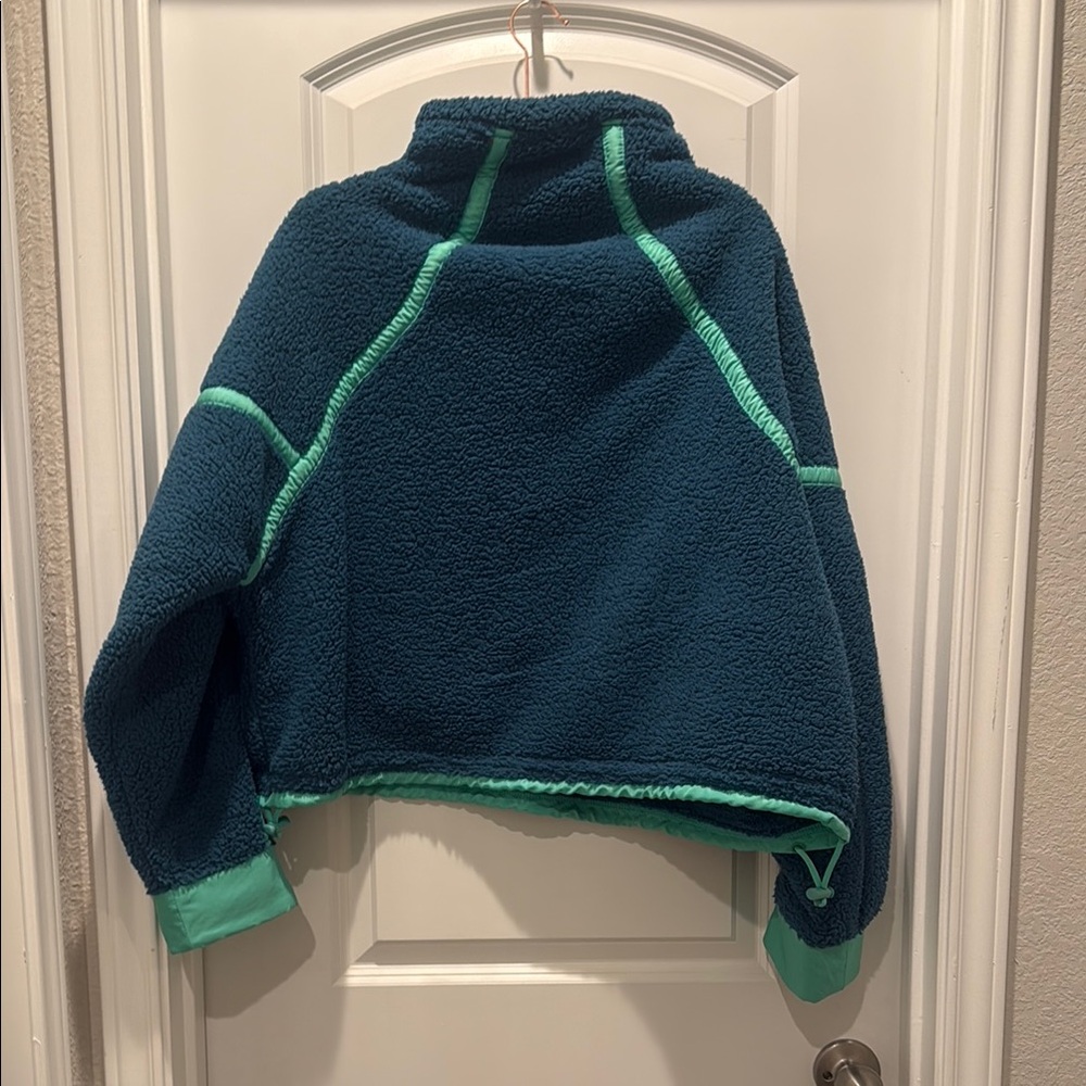 Altrd state Teal and Mint cropped Pullover XL - Picture 2 of 3